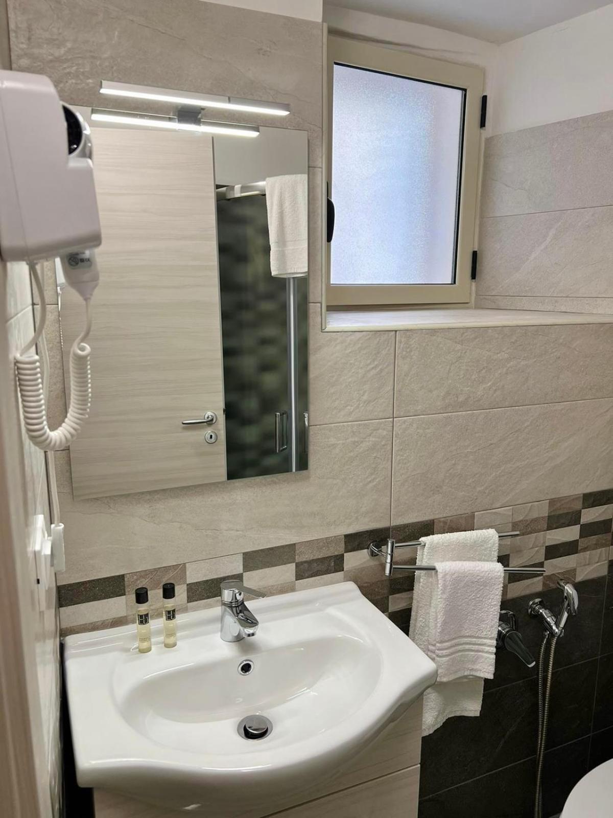 Costa Degli Dei Rooms 피조 외부 사진
